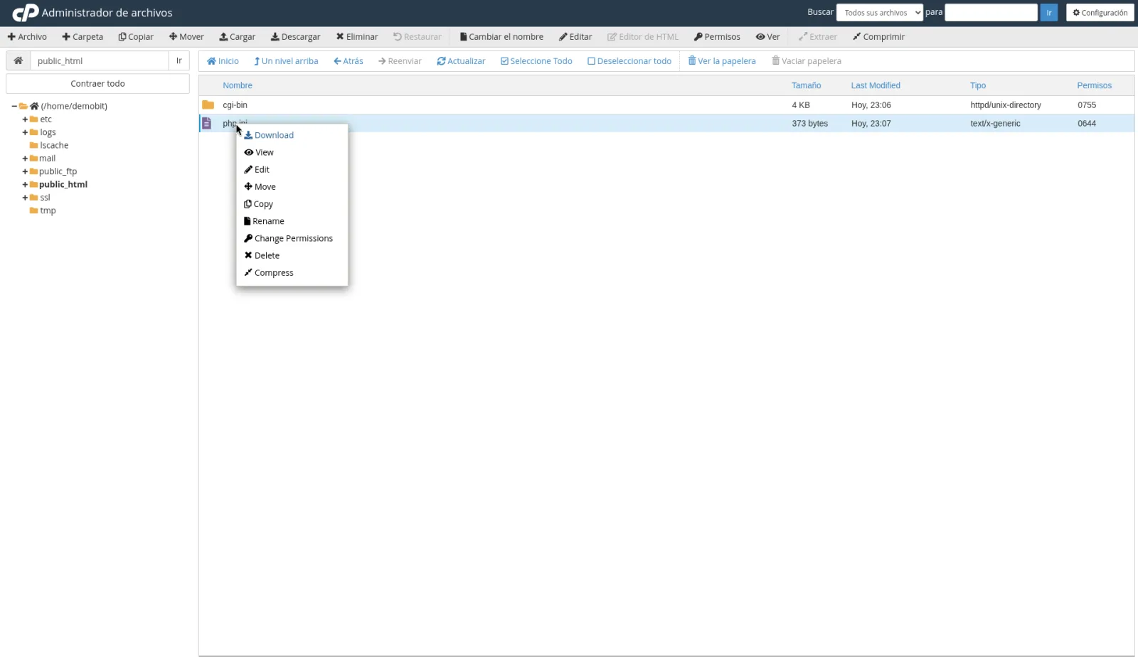 Menú contextual de un archivo con Download, Edit, Move, Rename, Change Permissions, Delete y Compress.