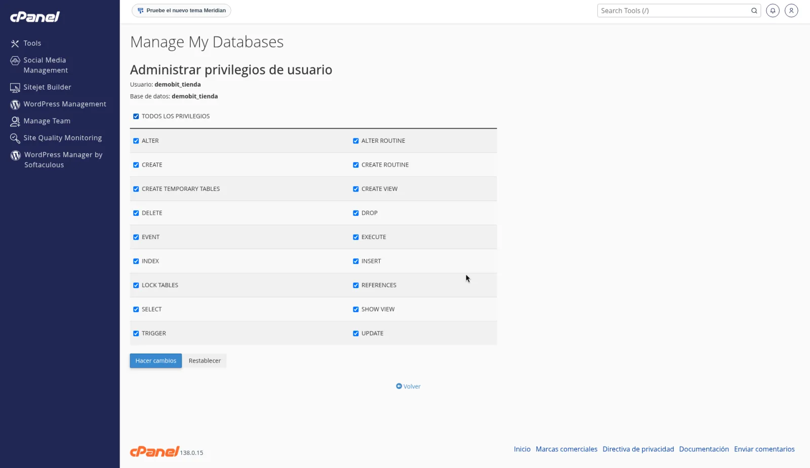 Privilegios del usuario con TODOS LOS PRIVILEGIOS marcado y el botón Hacer cambios.