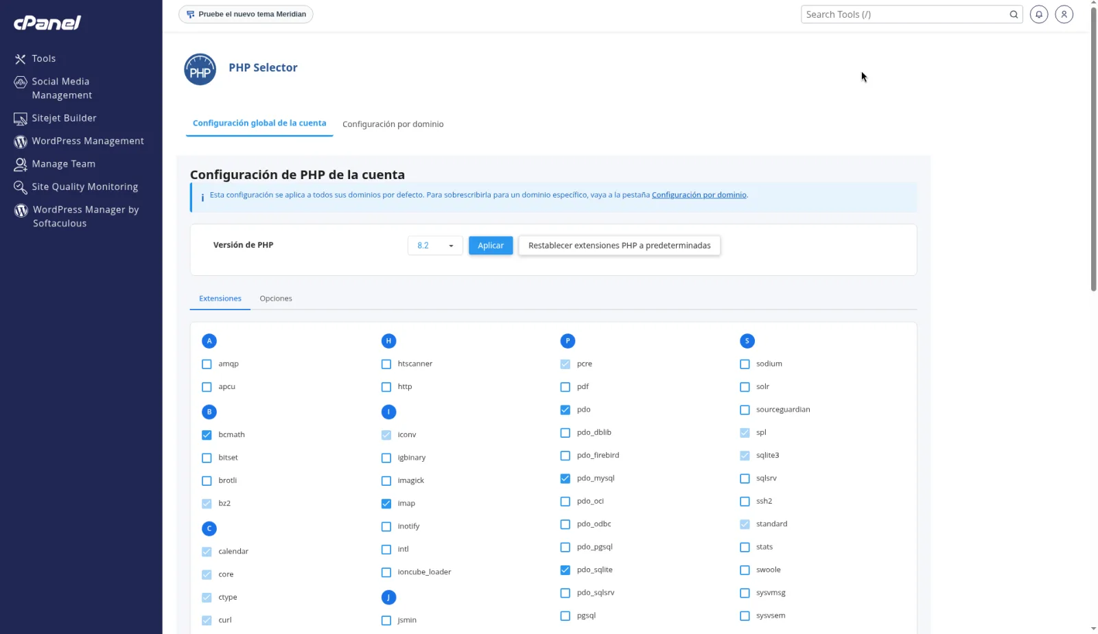Pestaña Extensiones del PHP Selector, con la lista de módulos después de elegir una versión que no es la nativa.