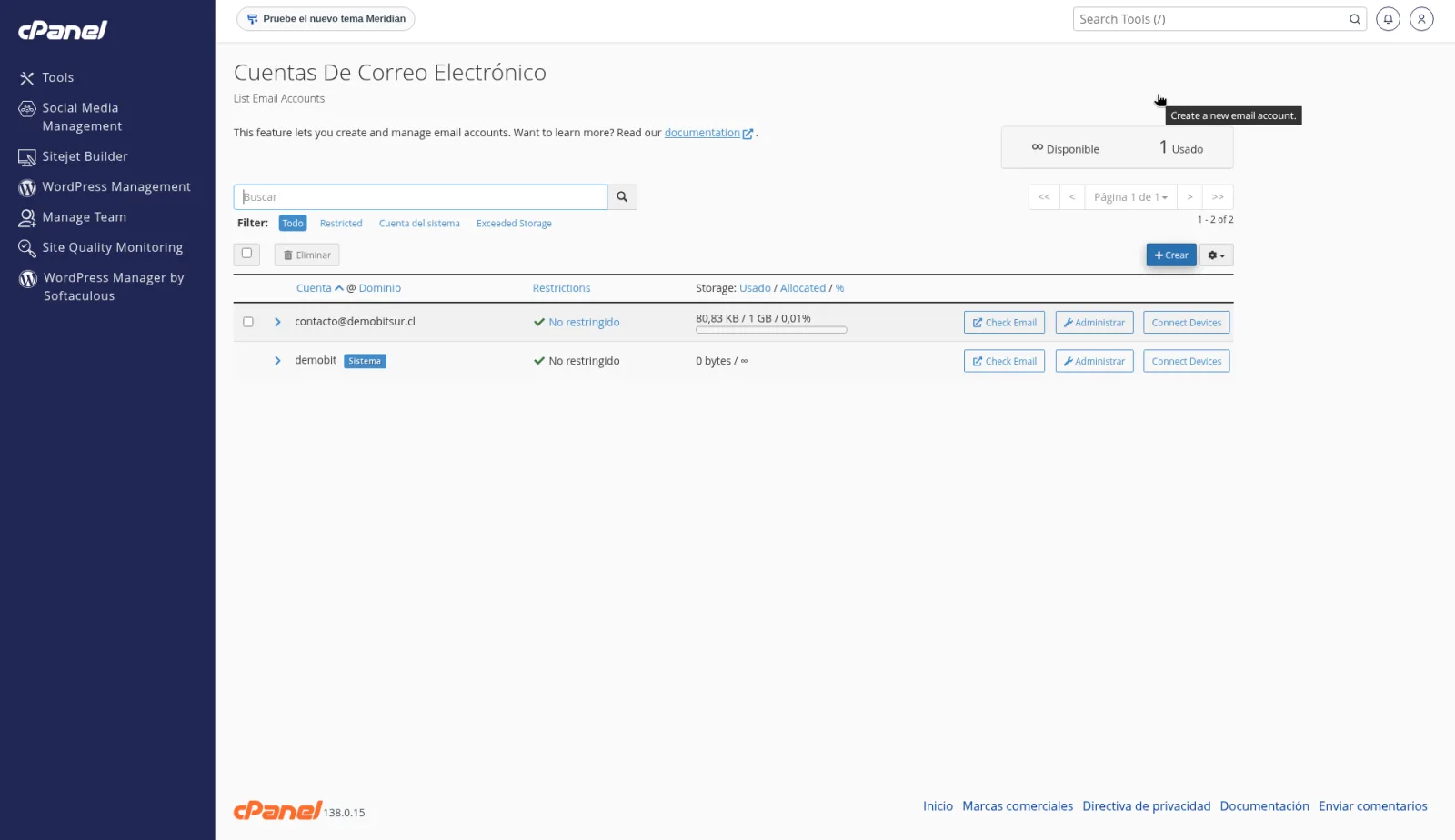 Lista de cuentas de correo electrónico con la casilla nueva, el dominio y las acciones Manage y Connect Devices.
