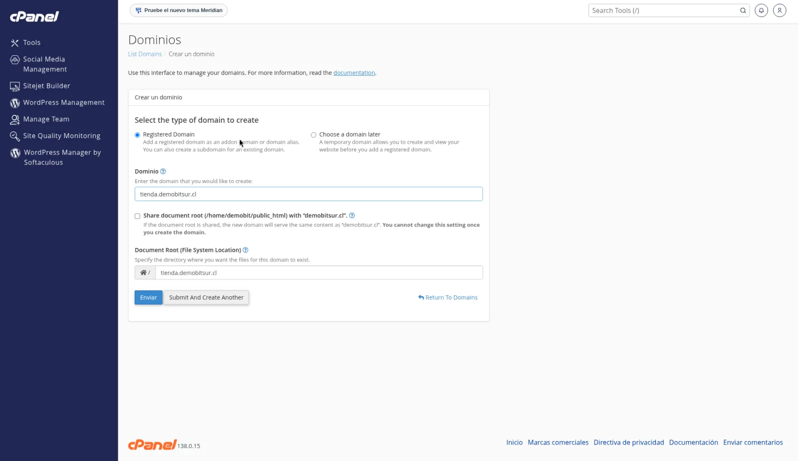 Formulario Crear un dominio con el subdominio de ejemplo, Share document root sin marcar y Document Root con la carpeta propia.
