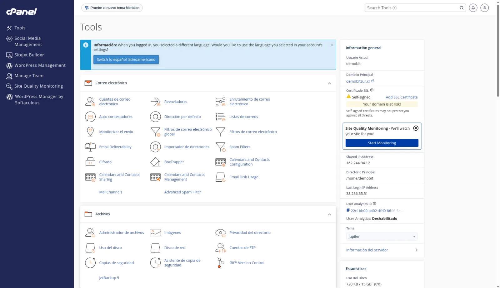 Inicio Tools de cPanel en el tema Jupiter, con el grupo de correo, Archivos y el aviso Pruebe el nuevo tema Meridian.