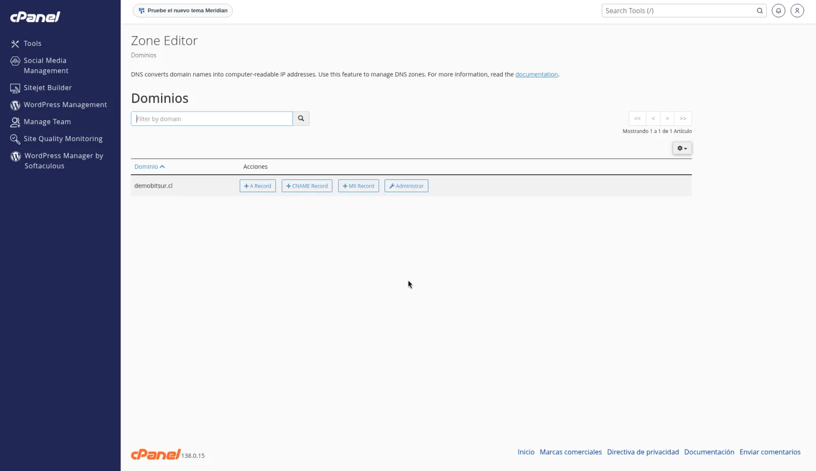 Zone Editor con el dominio de ejemplo y los atajos A, CNAME, MX, DNSSEC y Administrar.