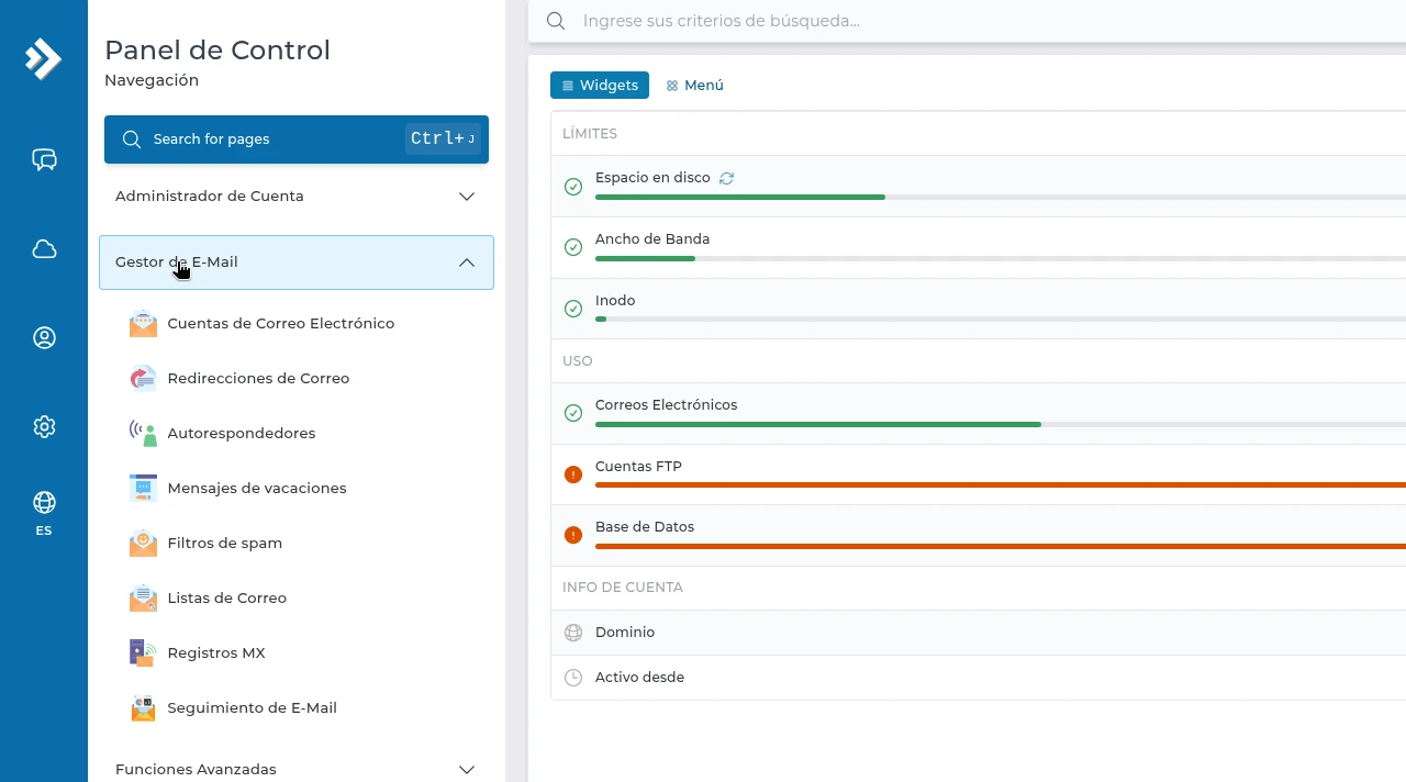 Panel de Control de DirectAdmin con el menú lateral Gestor de E-Mail desplegado, que incluye Cuentas de Correo Electrónico, Redirecciones de Correo, Autorespondedores y Filtros de spam. Abajo a la izquierda está el selector de idioma ES.